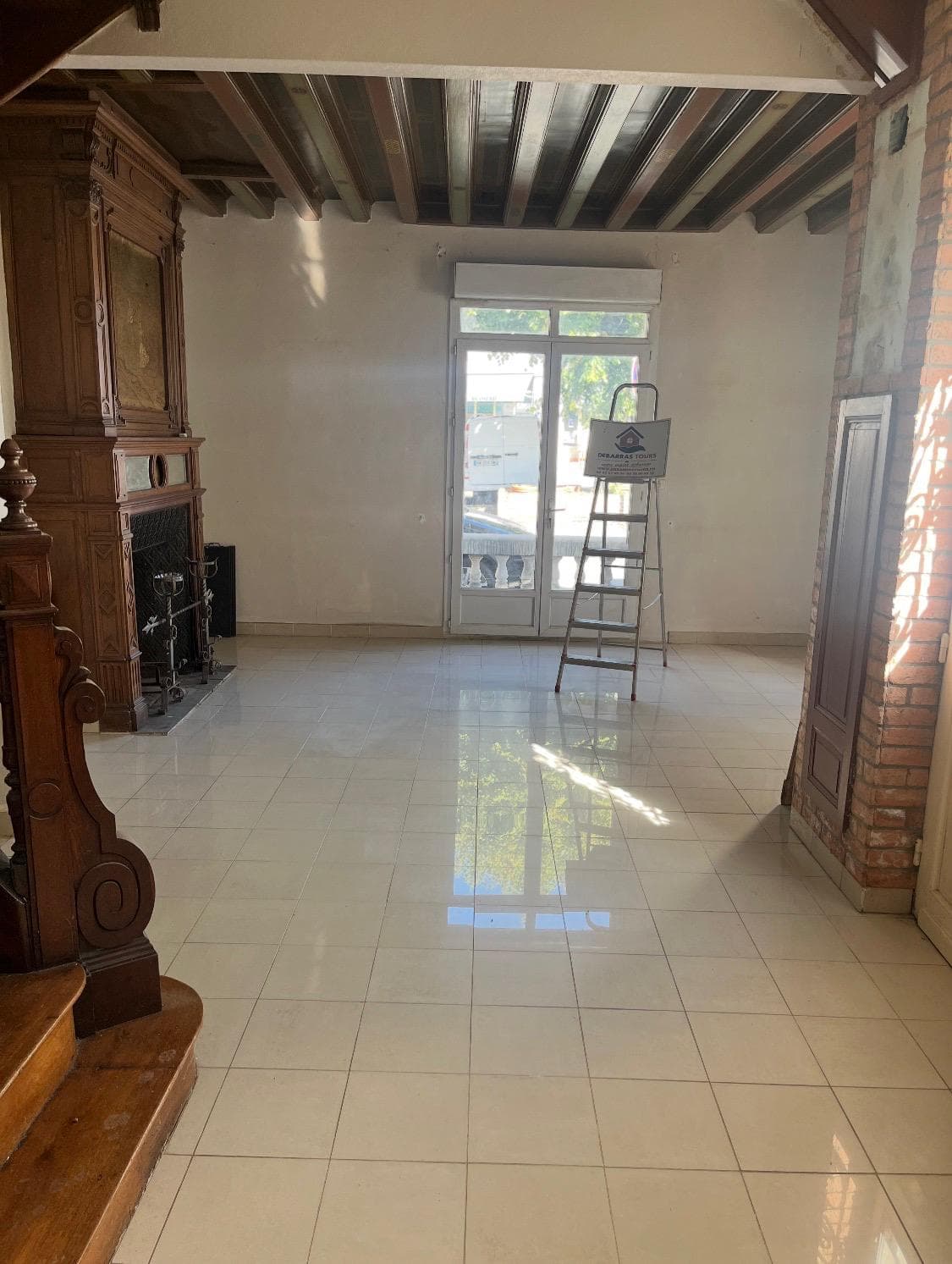 Salon entièrement vidé et nettoyé après débarras de succession